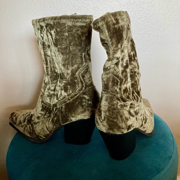 NWOT Gianni Bini Star-Crossed 3 Green Velvet Western Booties Women’s Size 7.5M - Picture 3 of 8